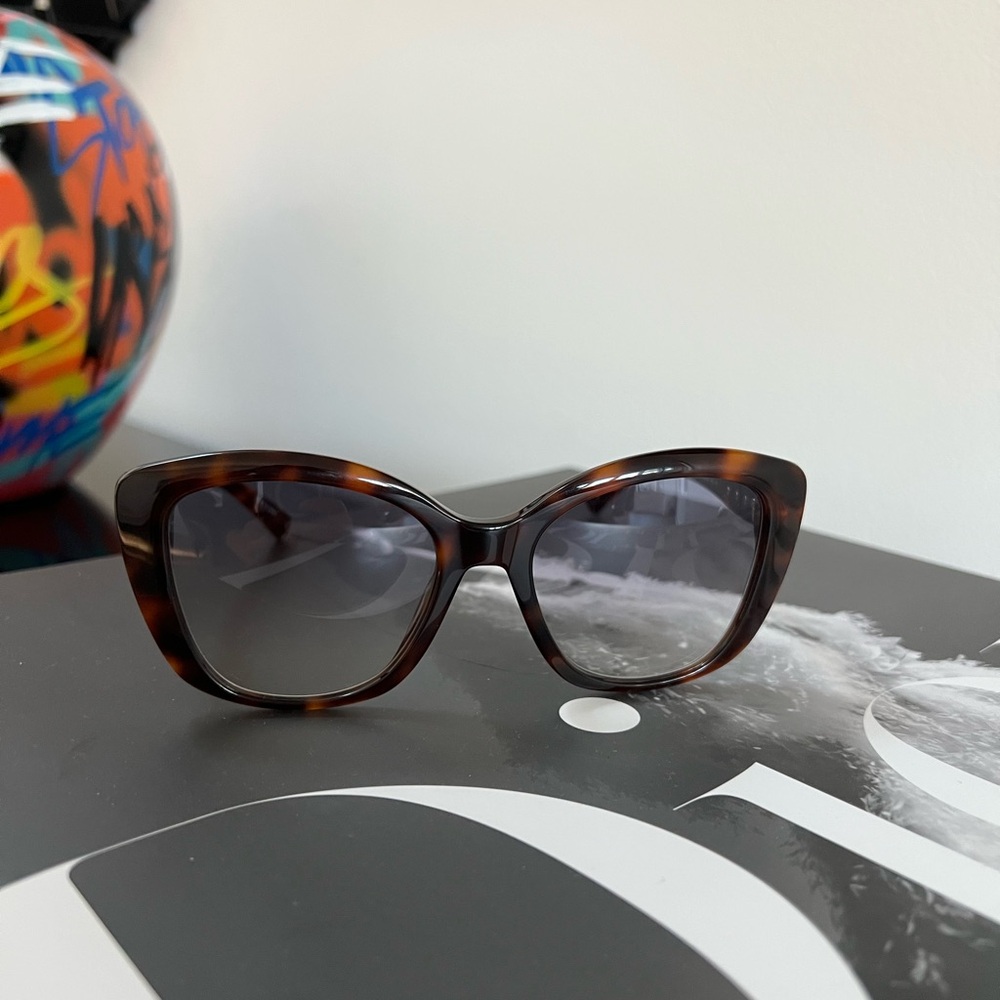 Longchamp Elegant Tortoise Shell Sunglasses - Picture 6 of 15